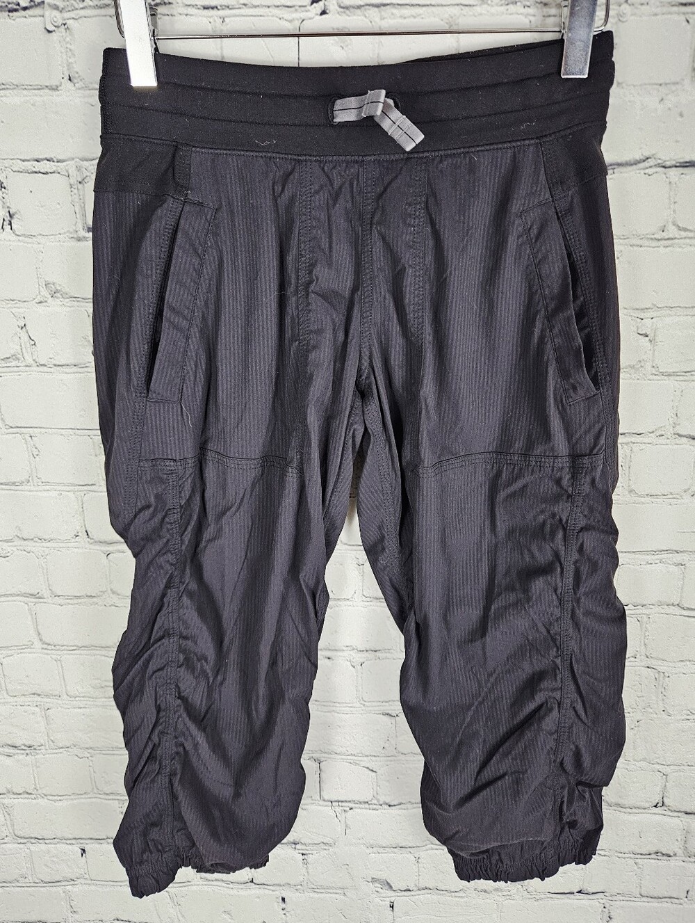 IVIVVA By LULULEMON | Dance Studio ruched cropped capri pants